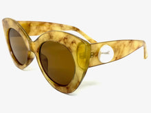 Load image into Gallery viewer, Retro Cat Eye Sunglasses with Pearl Accent