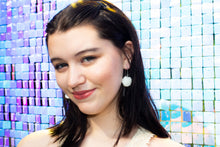 Load image into Gallery viewer, Arca Shell Threader Earrings