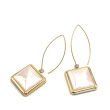 Load image into Gallery viewer, Creamy Pearl &amp; Gold Raindrop Drop Earrings