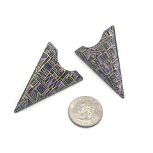 Load image into Gallery viewer, Graphic Etched Pyramid Stud Earrings