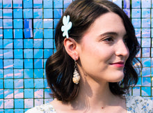 Load image into Gallery viewer, Cinerea Shell Earrings