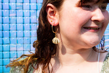 Load image into Gallery viewer, Arca Shell Earrings
