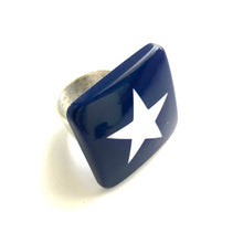 Load image into Gallery viewer, Navy Blue &amp; White Star Lucite Silver Cocktail Ring