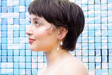 Load image into Gallery viewer, Arca Shell Threader Earrings