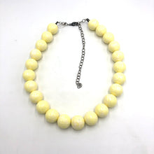 Load image into Gallery viewer, Soft Yellow Crackle Marco Necklace