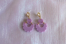 Load image into Gallery viewer, Cutie Scalloped Earrings