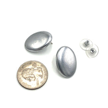 Load image into Gallery viewer, Shabby Metallic Silver Oval Stud Earrings