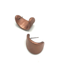 Load image into Gallery viewer, Shabby Metallic Copper Curled Petal Stud Earrings