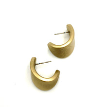 Load image into Gallery viewer, Shabby Metallic Gold Curled Petal Stud Earrings