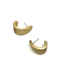Load image into Gallery viewer, Shabby Metallic Gold Curled Petal Stud Earrings