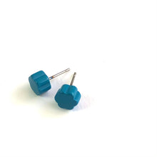 Load image into Gallery viewer, Turquoise Deco Daisy Stud Earrings