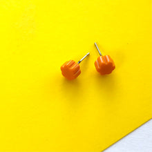 Load image into Gallery viewer, Light Orange Deco Daisy Stud Earrings