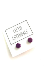 Load image into Gallery viewer, Purple Deco Daisy Stud Earrings
