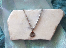 Load image into Gallery viewer, Pearl Sparkly Shell Titanium Necklace