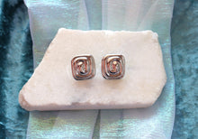 Load image into Gallery viewer, Titanium Chunky Spiral Studs