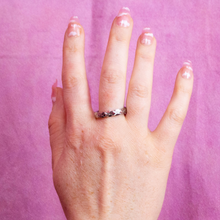 Load image into Gallery viewer, Reaching Out - Scalloped Titanium Ring