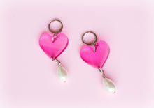 Load image into Gallery viewer, Acrylic Heart Pearl Drop Earrings