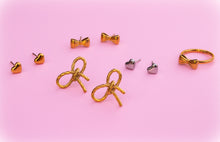 Load image into Gallery viewer, Titanium Bow Studs