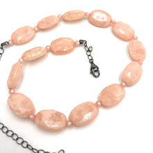 Load image into Gallery viewer, Peach Crackle Facet Marco Necklace