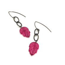 Load image into Gallery viewer, Viva Magenta Leaf Link Earrings