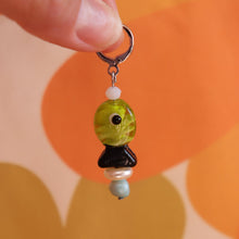 Load image into Gallery viewer, Glass Green Fish Earrings