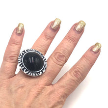 Load image into Gallery viewer, Black Leaf Cocktail Ring