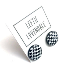 Load image into Gallery viewer, Black &amp; White Houndstooth Disc Stud Earrings
