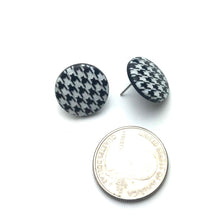 Load image into Gallery viewer, Black &amp; White Houndstooth Disc Stud Earrings