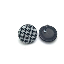 Load image into Gallery viewer, Black &amp; White Houndstooth Disc Stud Earrings