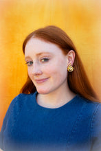 Load image into Gallery viewer, Shell Titanium Chunky Earrings