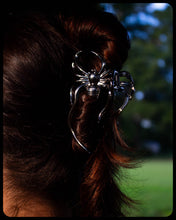 Load image into Gallery viewer, Dramatic Spider Hair Claw