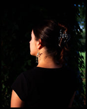 Load image into Gallery viewer, Dramatic Spider Hair Claw