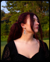 Load image into Gallery viewer, Stretching Skeleton Earrings