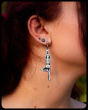 Load image into Gallery viewer, Stretching Skeleton Earrings