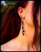 Load image into Gallery viewer, Dangling Bat Chains Earrings