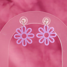 Load image into Gallery viewer, Spring Cutout Daisy Earrings