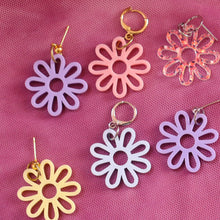 Load image into Gallery viewer, Spring Cutout Daisy Earrings