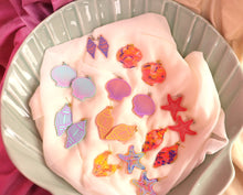 Load image into Gallery viewer, Painted Conch Shell Earrings