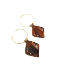 Load image into Gallery viewer, Tortoise Palm Leaf Wire Hoop Earrings *