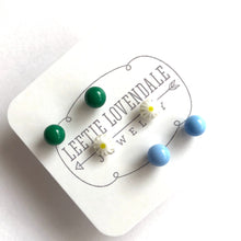 Load image into Gallery viewer, White Daisy Green &amp; Turquoise Tiny Studs Earrings Set