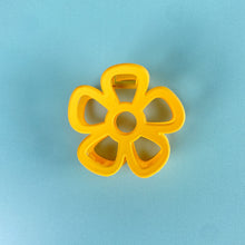 Load image into Gallery viewer, Floral Cut-Out Hair Claw