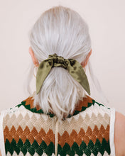 Load image into Gallery viewer, Poison Ivy - Scrunchie Tie