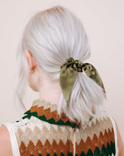 Load image into Gallery viewer, Poison Ivy - Scrunchie Tie