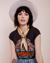 Load image into Gallery viewer, Queen of Hearts: Gold - Scarf Tie
