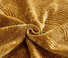 Load image into Gallery viewer, Tache Plush Dreams Melted Gold Waves Velvet Quilt Set (JHW-852Y)