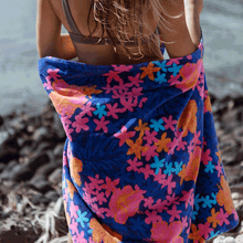 Load image into Gallery viewer, Kini Kini Beach Towel - Deep Pool