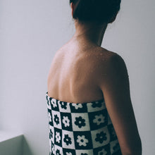 Load image into Gallery viewer, Gigi Bath Towel - Black