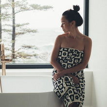 Load image into Gallery viewer, Gigi Bath Towel - Black