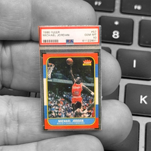 Load image into Gallery viewer, PBX-011-G Lapel Pin for 1986 1987 Fleer Michael Jordan Rookie Card Collectors PSA 10 Facsimile Autograph back