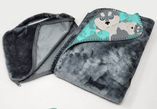 Load image into Gallery viewer, Grey Siberian Husky Soft Travel Blanket with Bag